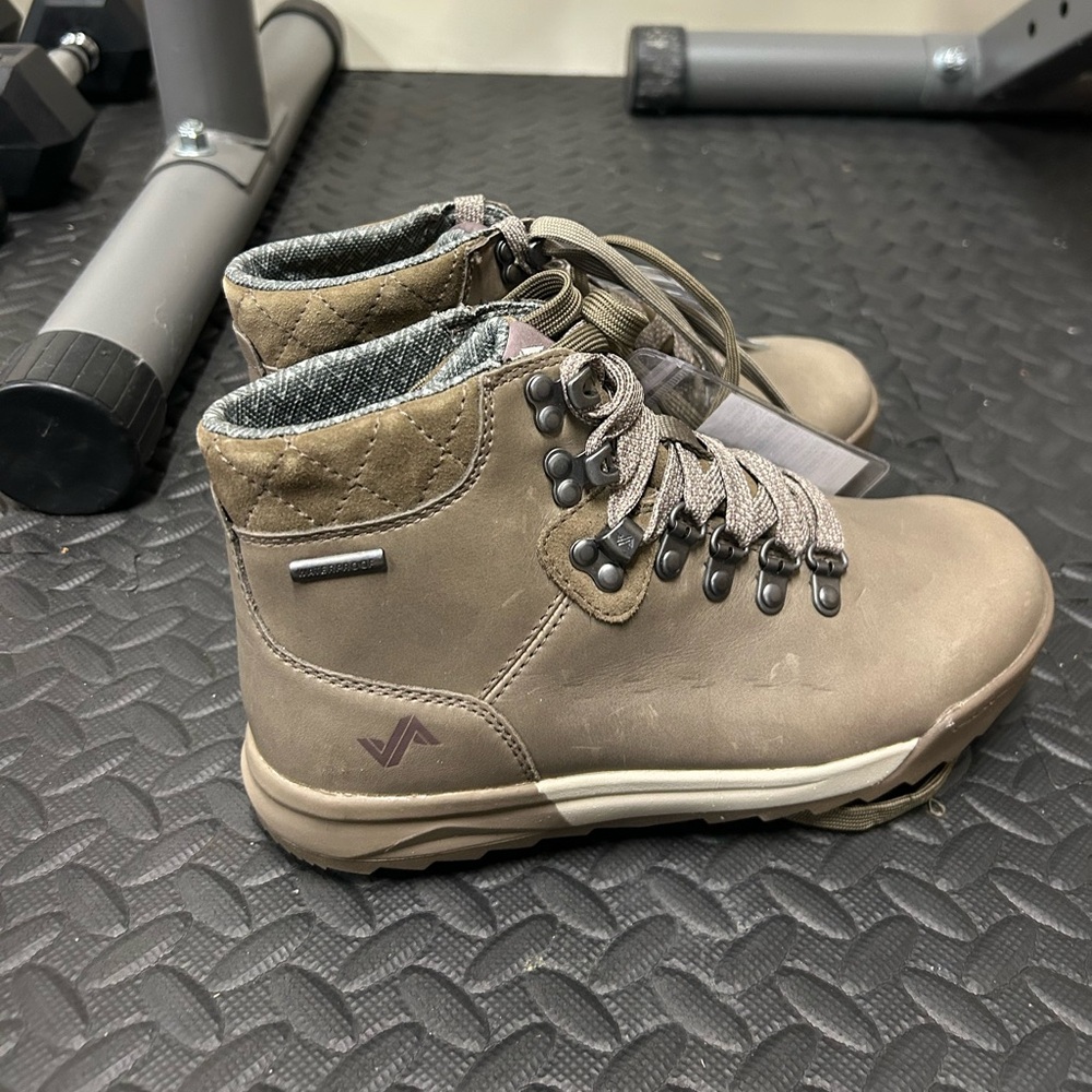 Forsake Patch waterproof hiking boots - NWOT - Picture 4 of 6